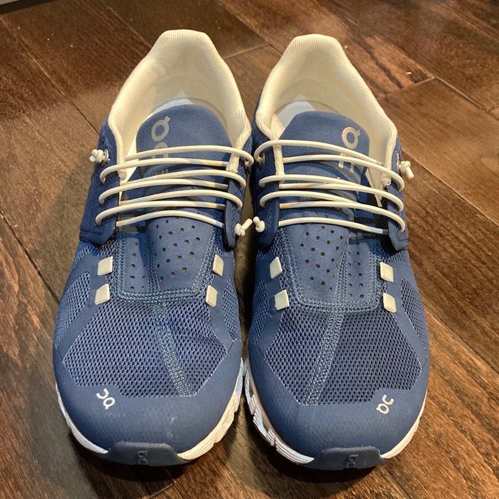 Women’s QC On Cloud running shoes.